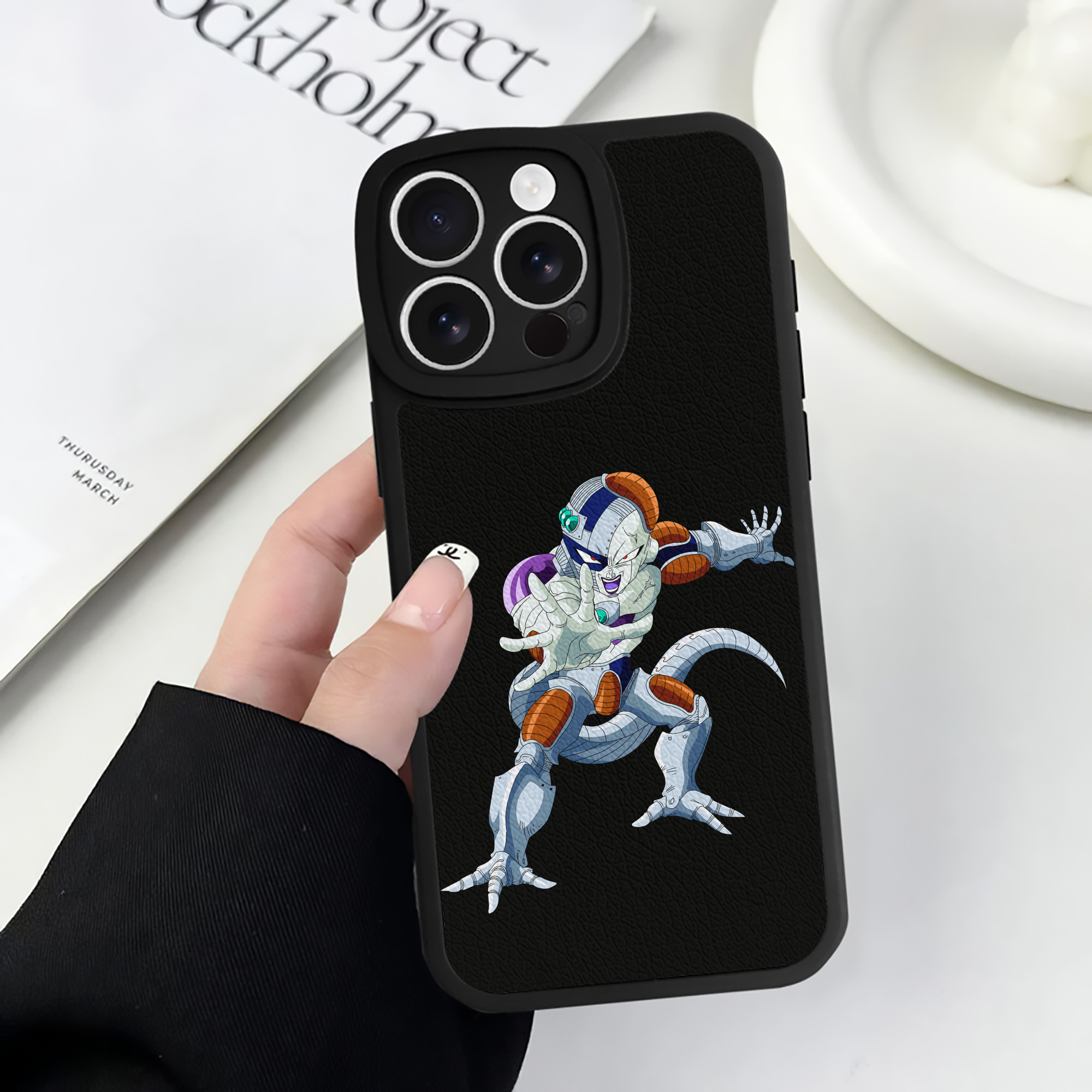 （画像用） ドラゴンボール フリーザ DRAGON BALL Frieza 【iPhone 16シリーズ対応】シリコンスマホケース（レザー調） 材質：シリコン